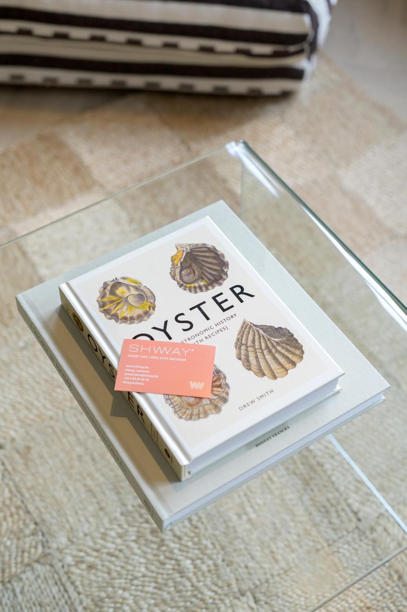 Shway - The Book Binder Appartement *